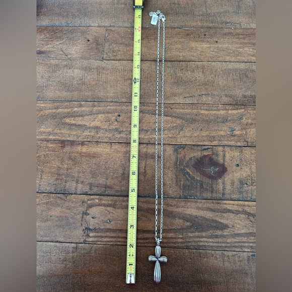 NWT Brighton Amphora Large Cross Silver Tone Long Pendant Necklace - Picture 2 of 2